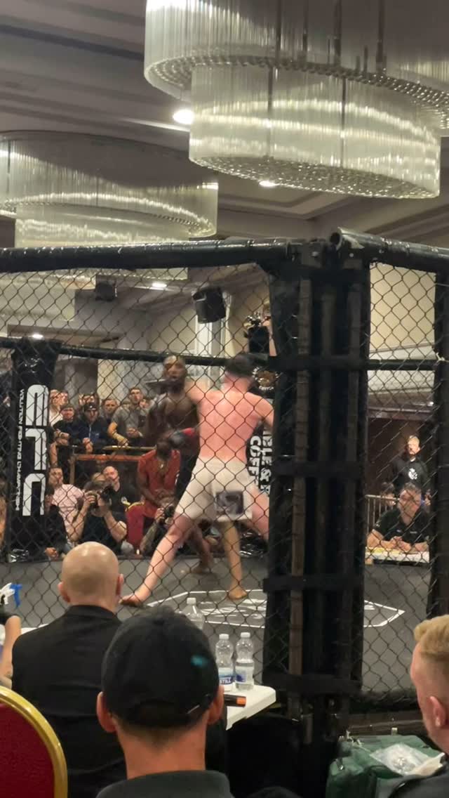 @its_renzo_  on 🔥  For me it was the fight of the night !