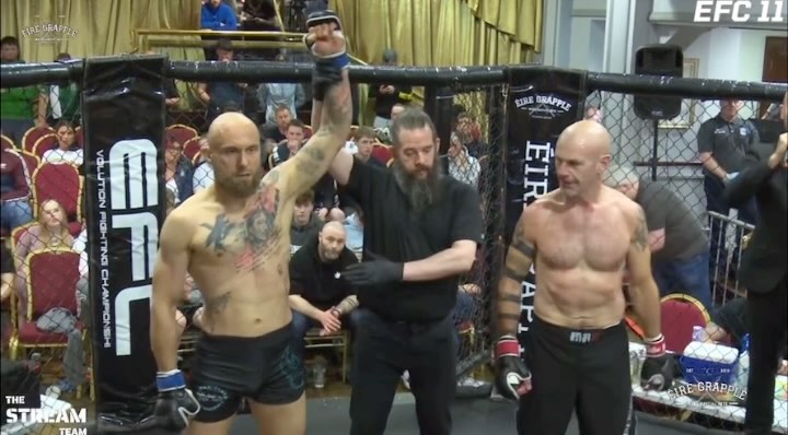 @teamryano fighter @bartekk11 with the first round submission win at @evolutionfightingchampionship kicking off his amateur career #irishmma