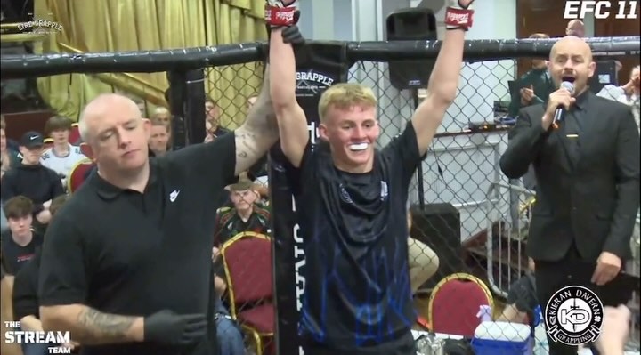 @fergus_mclaughlin05 show great ground still and nearly finished the fight with this triangle sequence on road to a unanimous decision win for the @sbgclonmel m