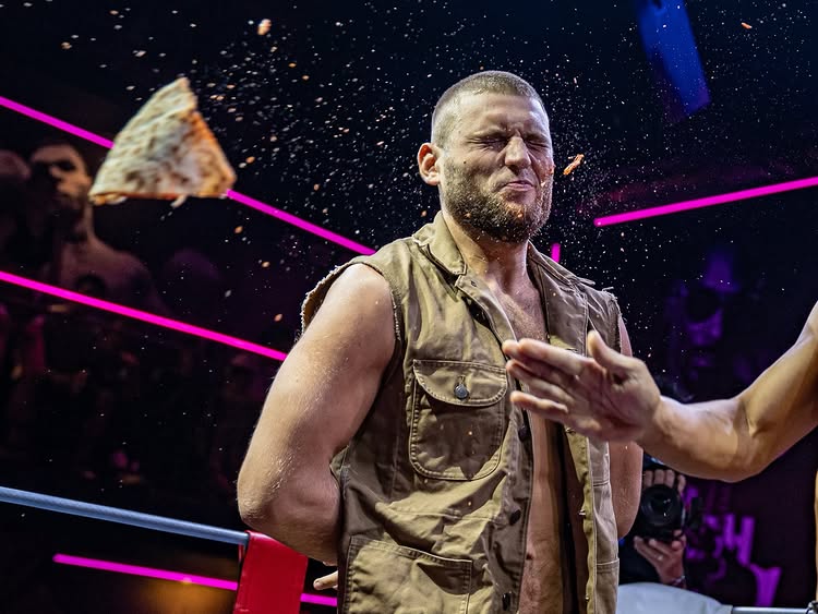 Pizza Slap-Fight 🍕👋 @fightcircus x @kandy_sports 📸