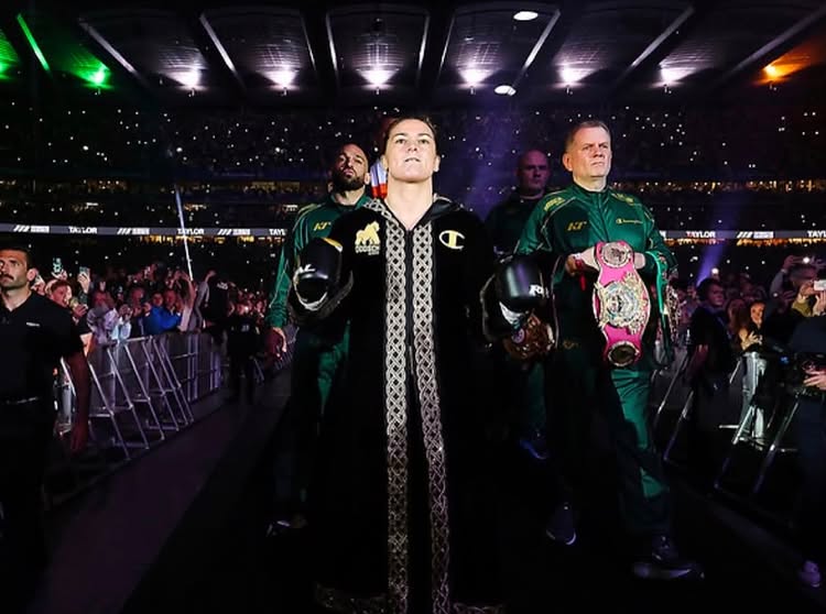 A Nation will never know the love for an athlete the way Ireland does for @katie_t86 📸 @matchroomboxing
