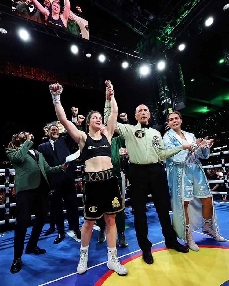 @katie_t86 gets the win on her final ever fight 👑