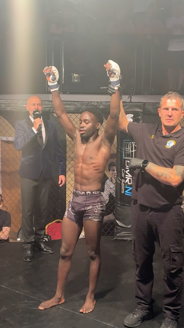 @__jordan__g__s ( @sbgireland ) gets the UD win in the Main Event at @virtusmma 6 👊