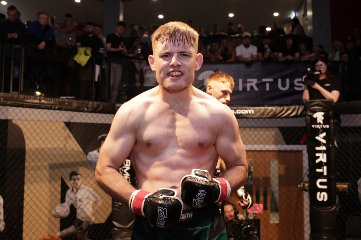 Sean Brazil defeats Cian McCormack by KO just 46 seconds into the very first round 🔥