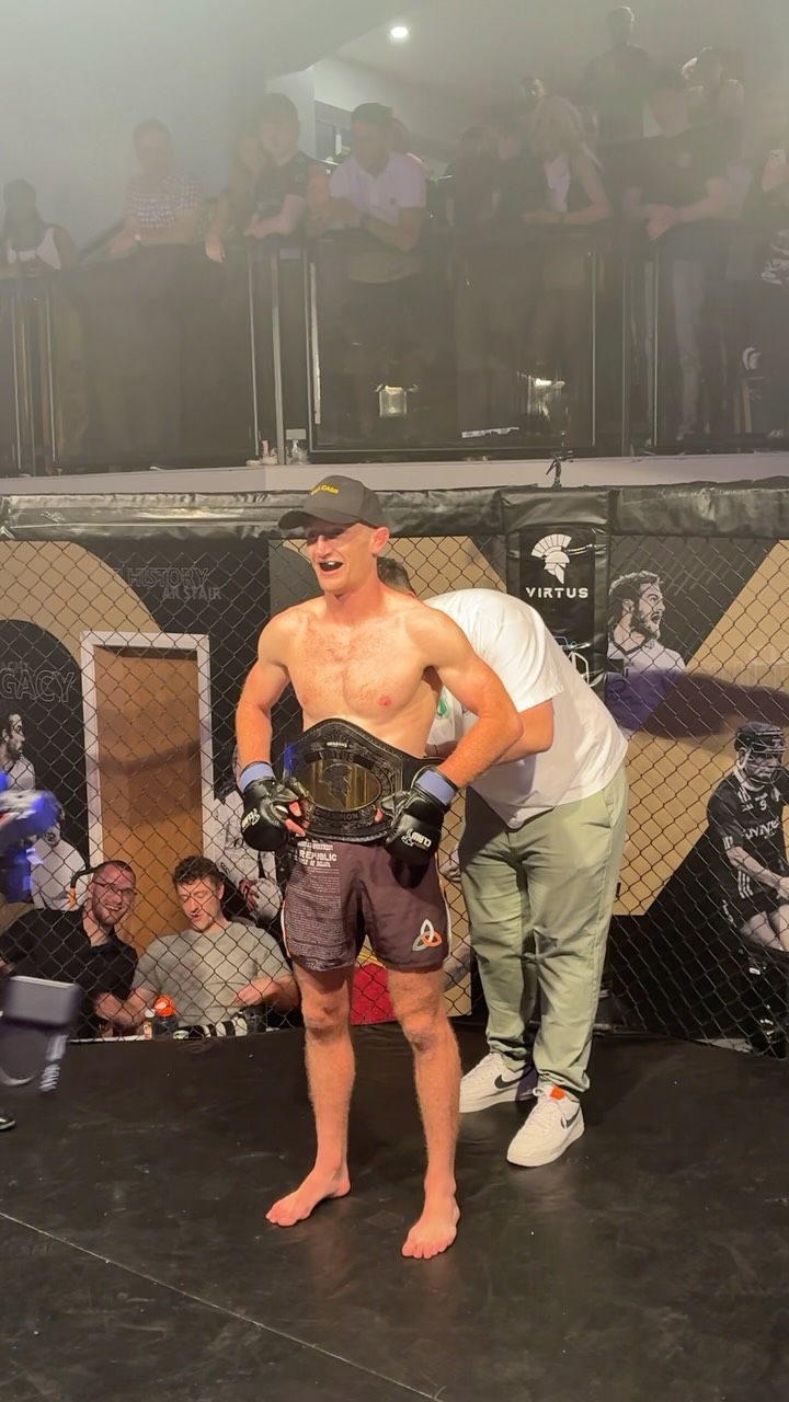 @danielclooney123 ( @holohanmartialarts ) wins the Interim @virtusmma Featherweight Title via R1 doctors stoppage 👑