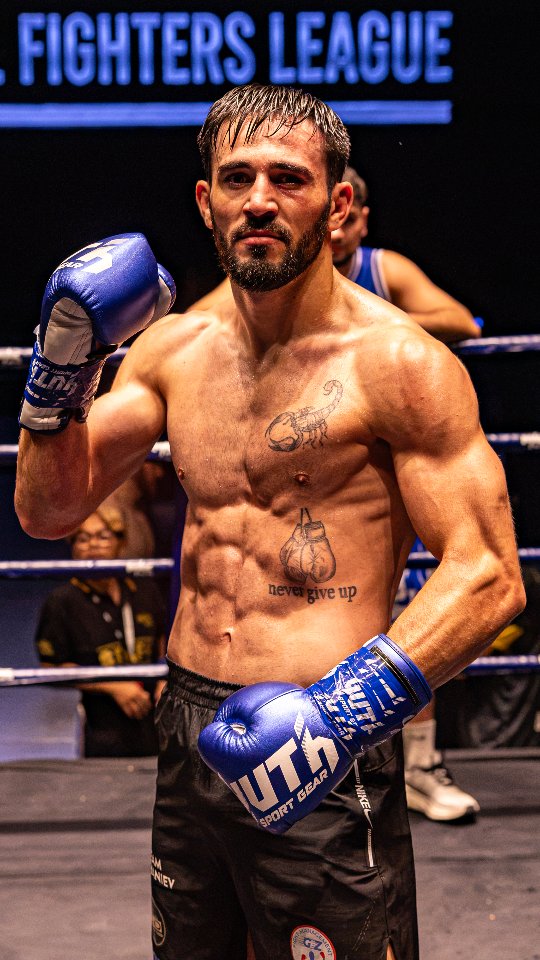 Fight rules: elbows and punches.