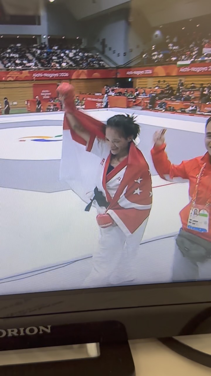 Singapore 🇸🇬 stand up! @tiffanymma delivers #MMA GOLD for the Lion City at the #AsianGames in #aichinagoya 🥇