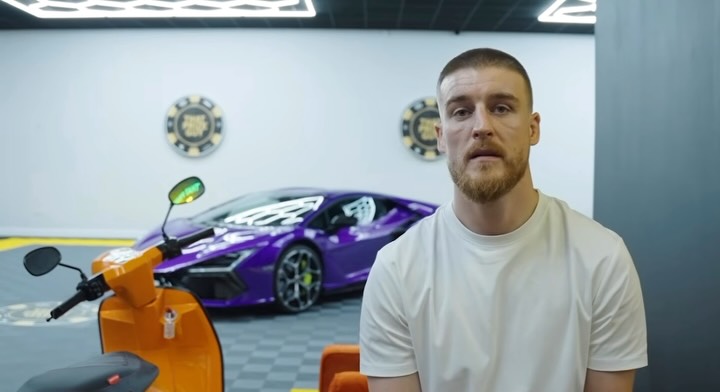 @paddy.mccorry Defends his @cagewarriors title in the same arena he won it this weekend ! #cagewarriors #cw210
