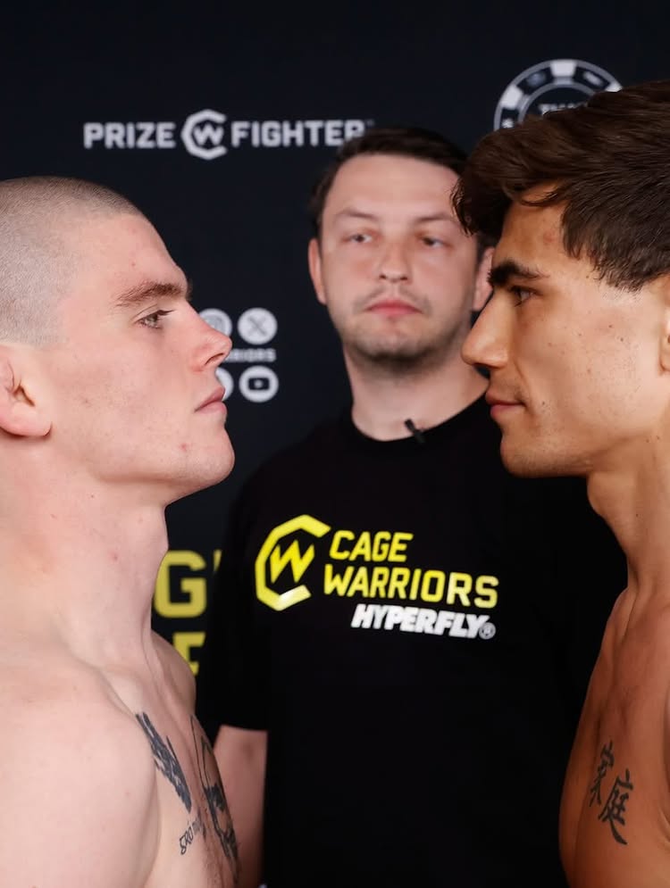 @gary_rooney is back in the @cagewarriors yellow gloves! New team @holohanmartialarts and same result
