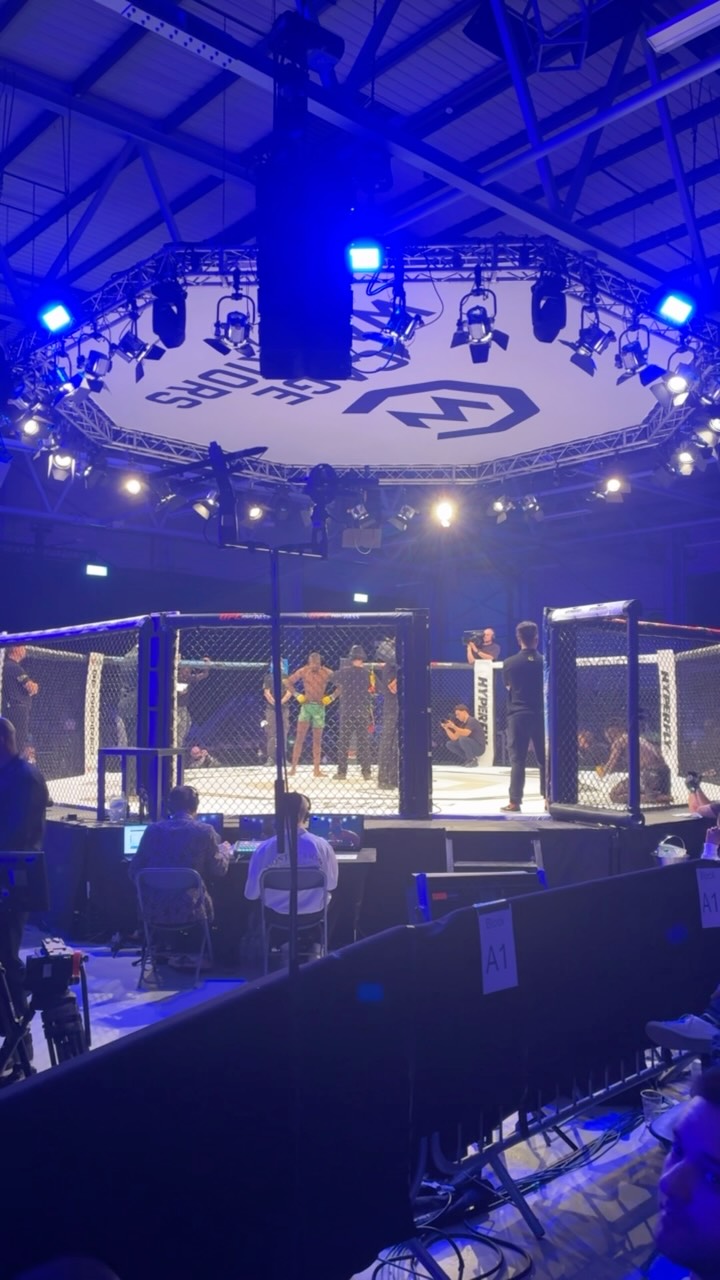 Here we go @blackdiamond_mma ( @sbgireland ) Vs @solkingsimonmma ( @teamryano ) 🔥