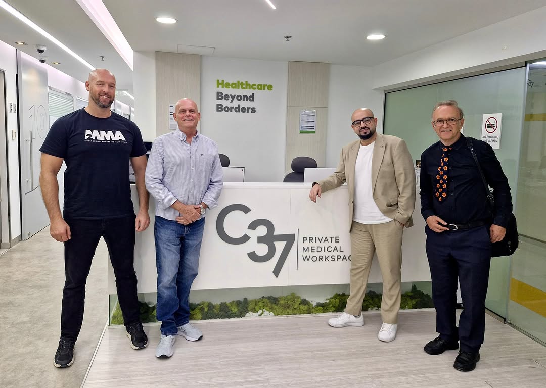 A pleasure once again for the @m2mmaofficial team to visit @dr.mohamed_elbaz_official and his team @c37.ae