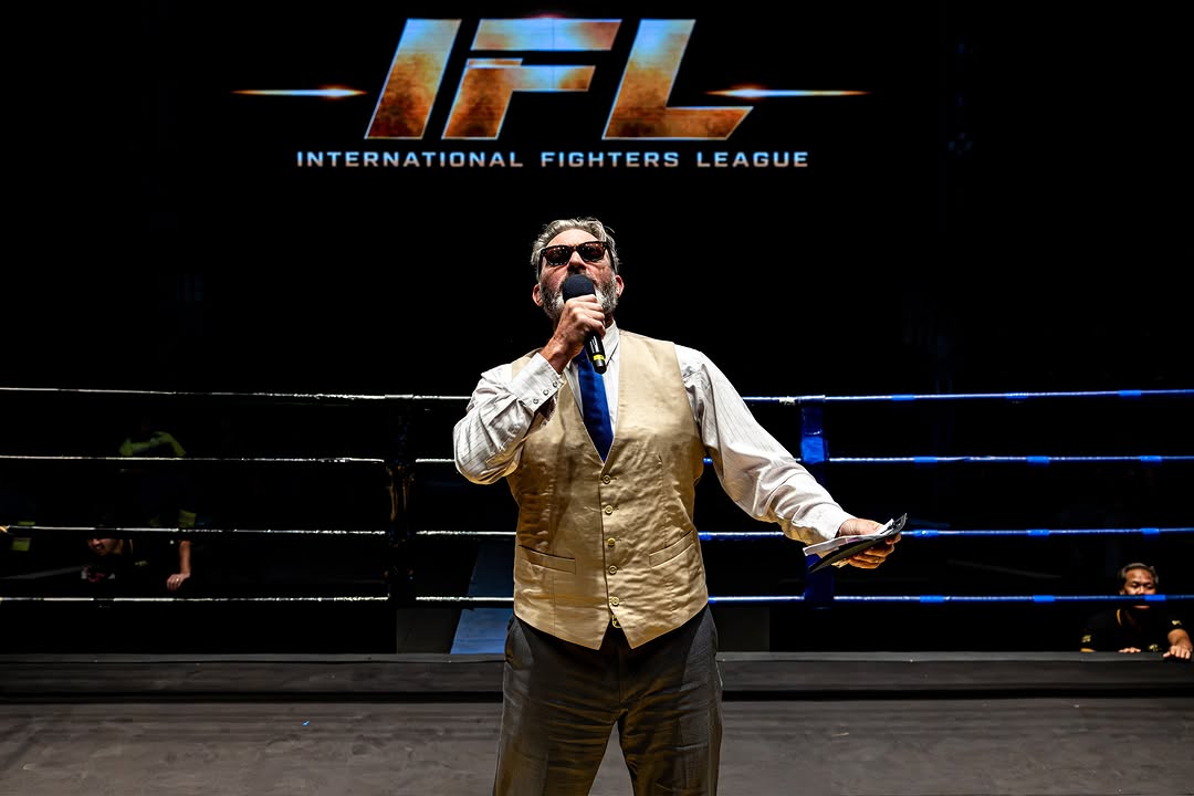 A huge shout-out to the man on the mic @jonnuttfc